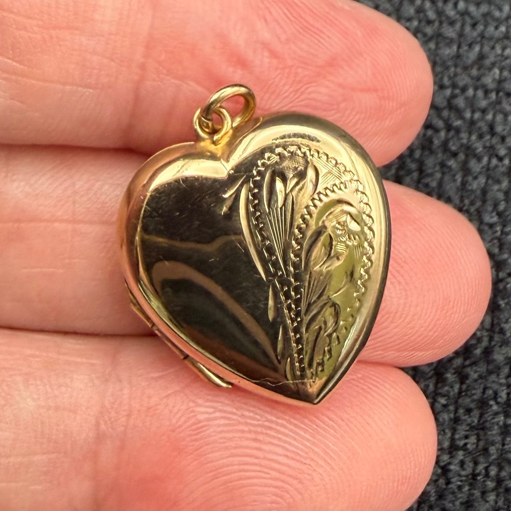 Vintage Rolled Gold Heart Photo Locket Etched Floral Gold Tone 0.85" - Picture 2 of 10